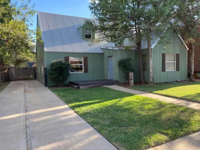 $300,000 | 2221 15th Street, Lubbock, TX 79401