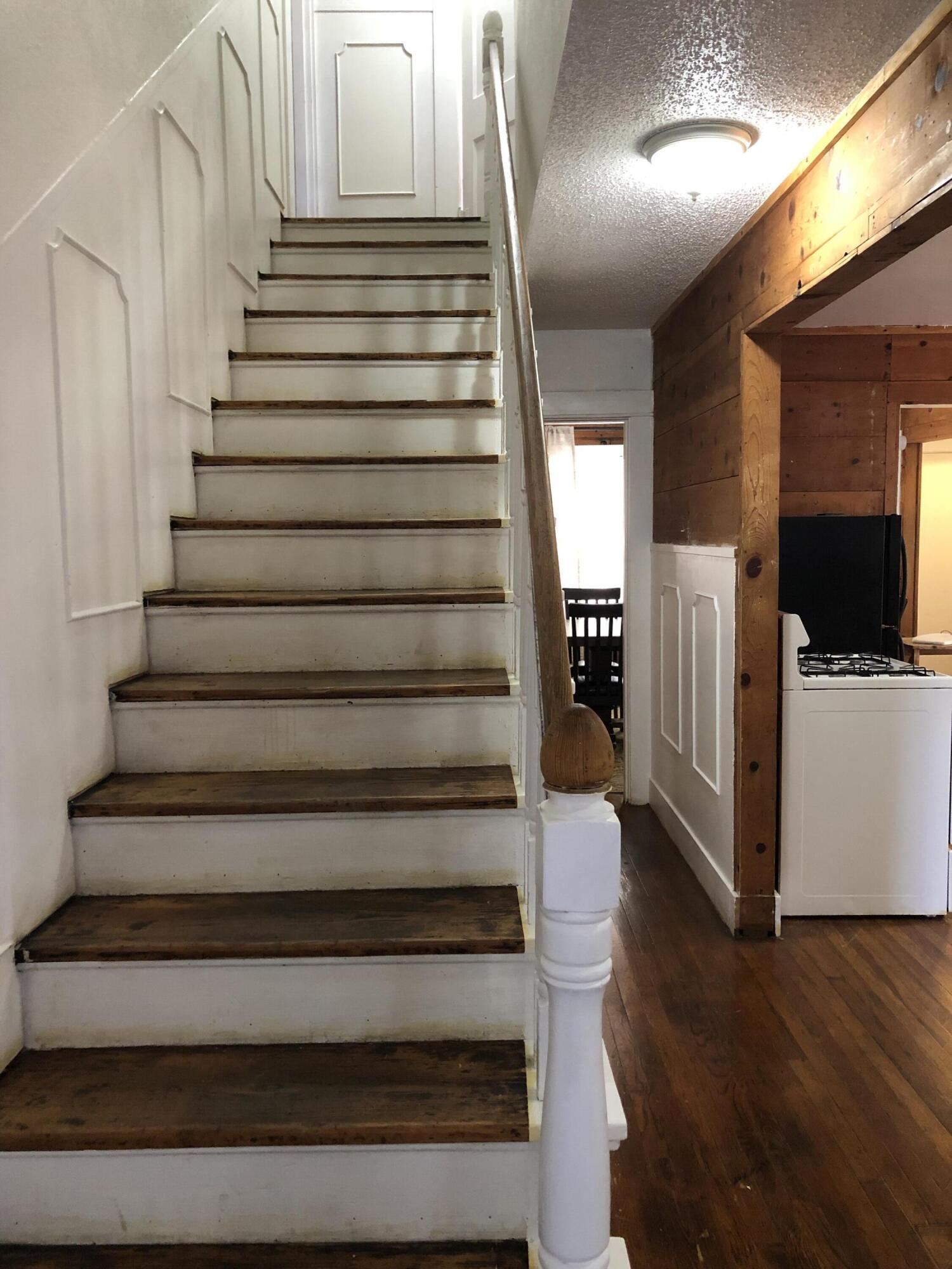 2221 15th Street Lubbock, TX 79401 - Photo 17 of 28 stairs