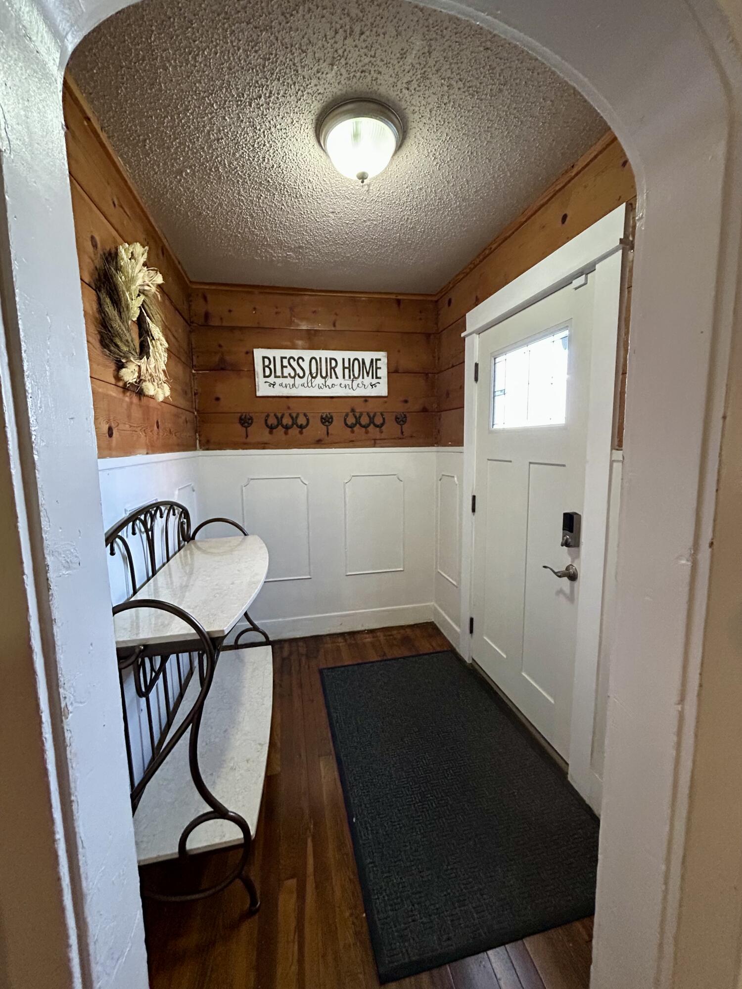 2221 15th Street Lubbock, TX 79401 - Photo 2 of 28 Foyer