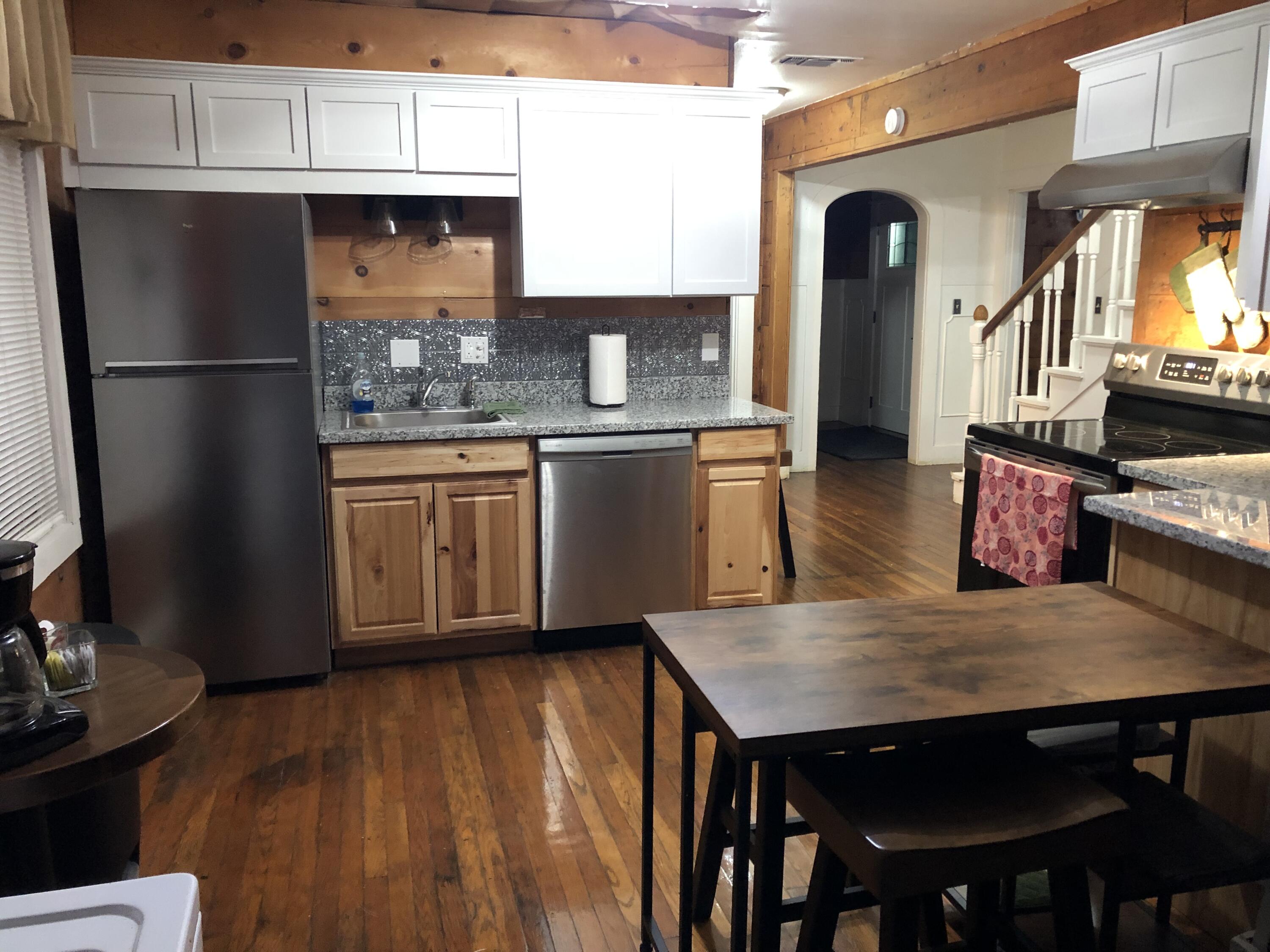 2221 15th Street Lubbock, TX 79401 - Photo 4 of 28 kitchen