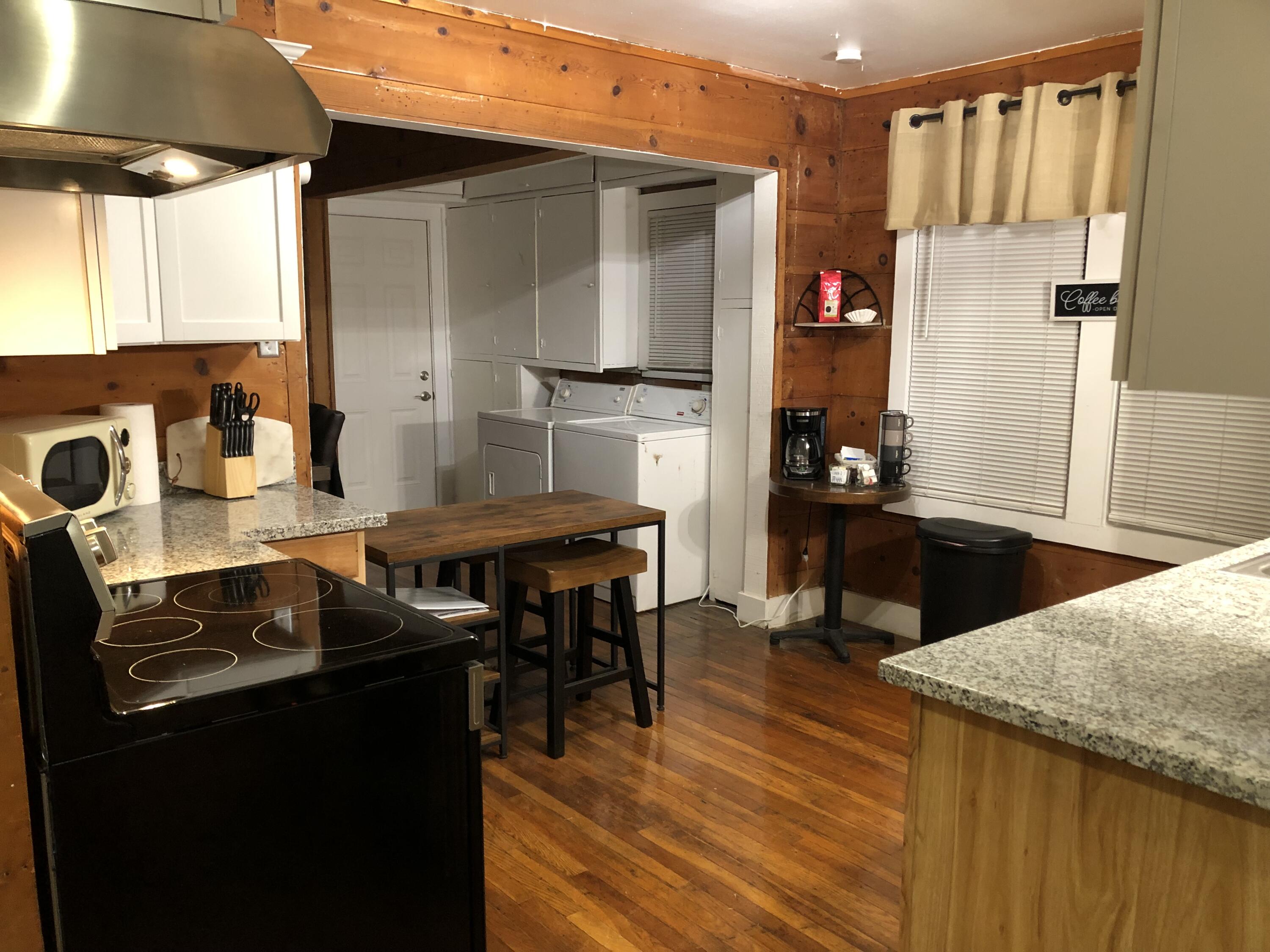 2221 15th Street Lubbock, TX 79401 - Photo 5 of 28 kitchen