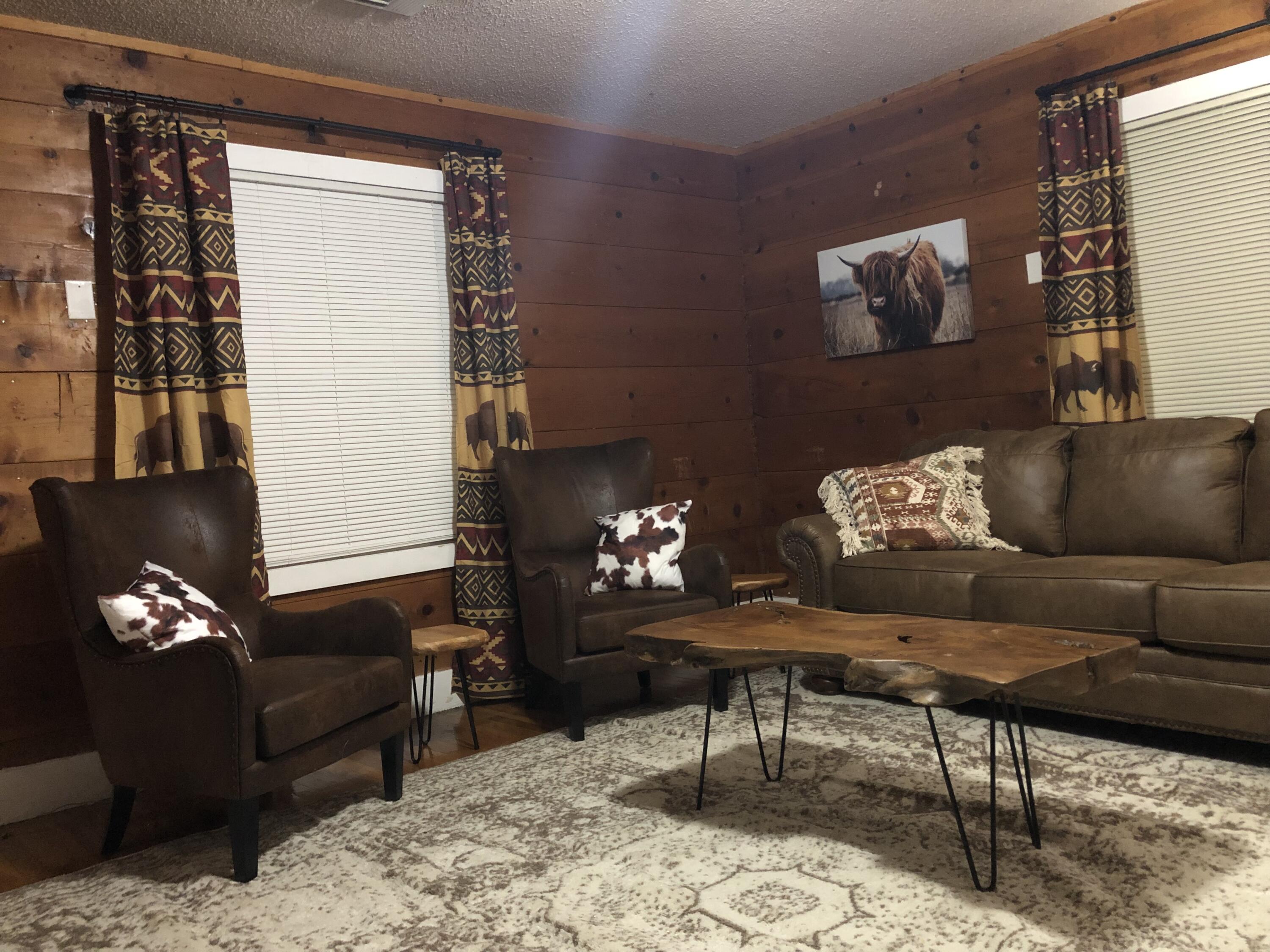 2221 15th Street Lubbock, TX 79401 - Photo 9 of 28 living room3