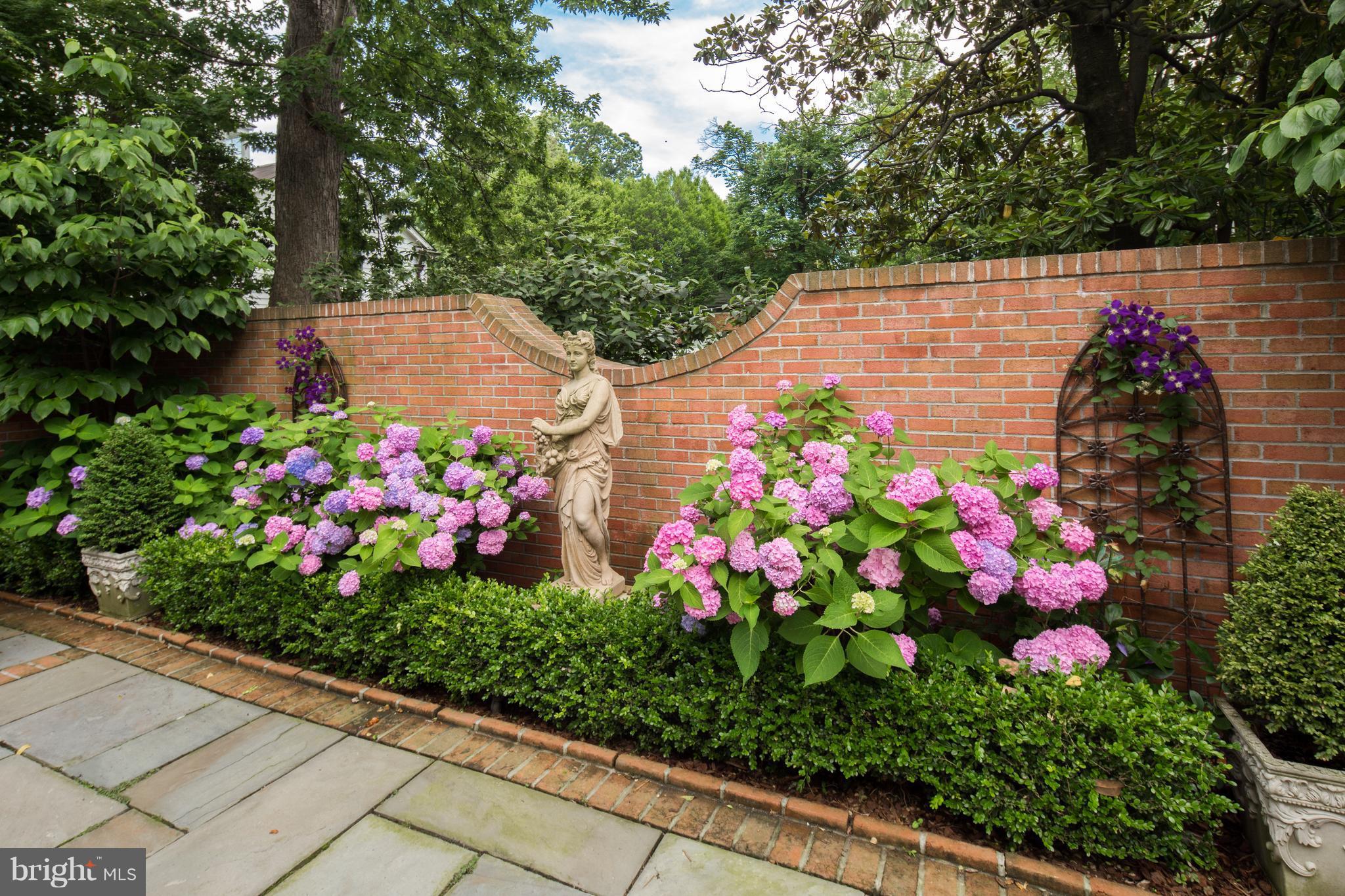 2814 R Street Northwest Washington, DC 20007 - Photo 28 of 30