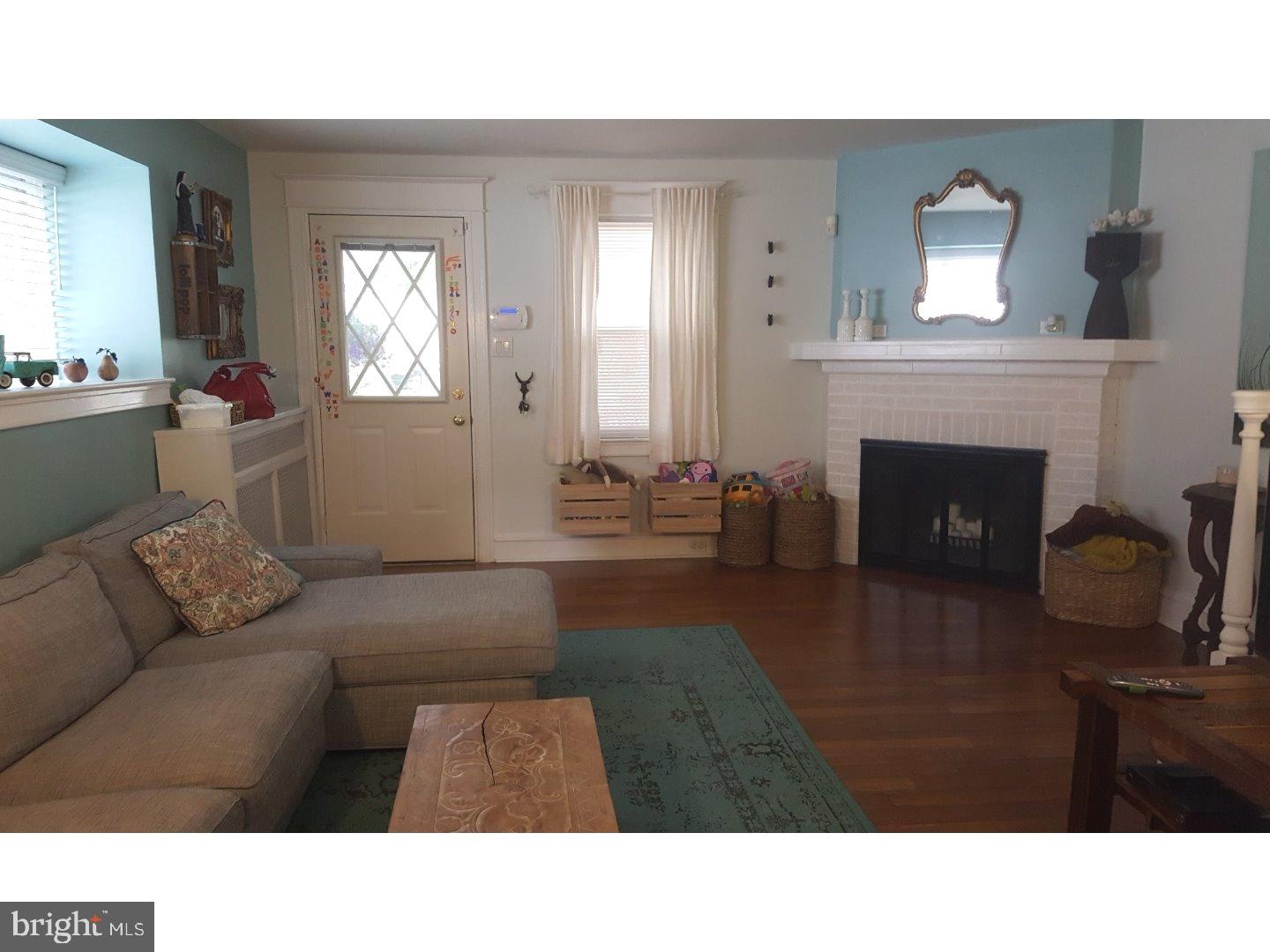 4034 Lasher Road Drexel Hill, PA 19026 - Photo 8 of 25 Living Room