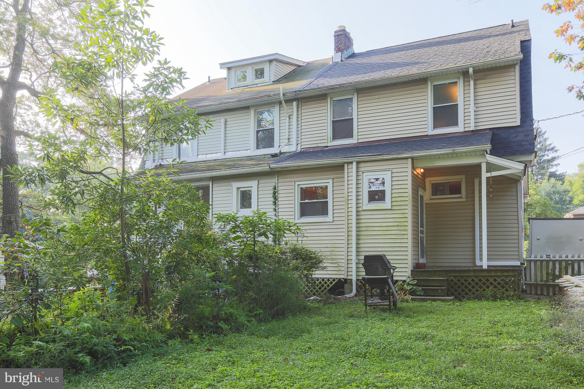 616 St Johns Road Baltimore, MD 21210 - Photo 3 of 15 a front view of a house with a garden