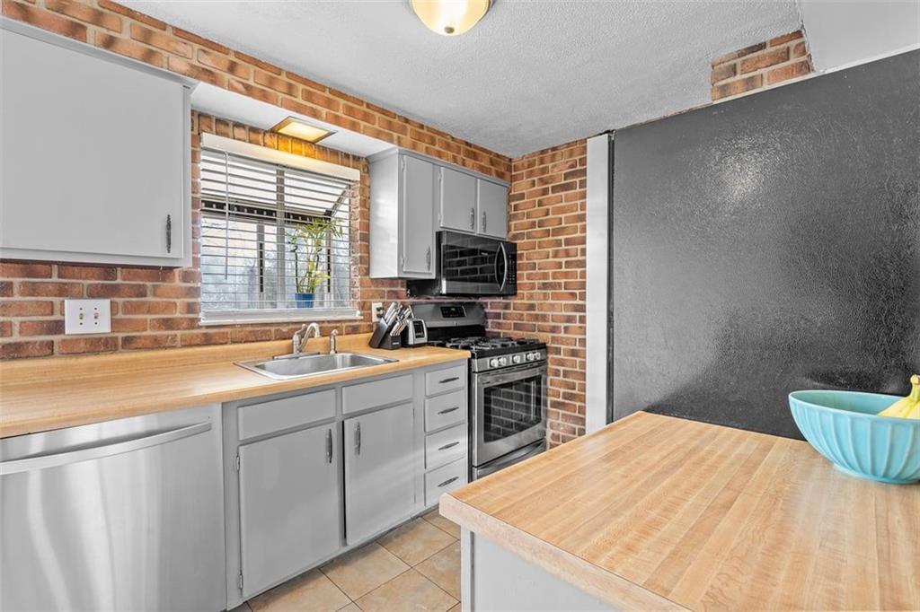 133 Big Horn Road Pittsburgh, PA 15239 - Photo 8 of 21 Gallery Image 8