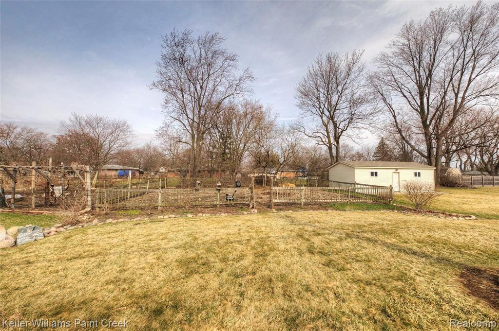 2263 East Maple Road Troy, MI 48083 - Photo 43 of 54