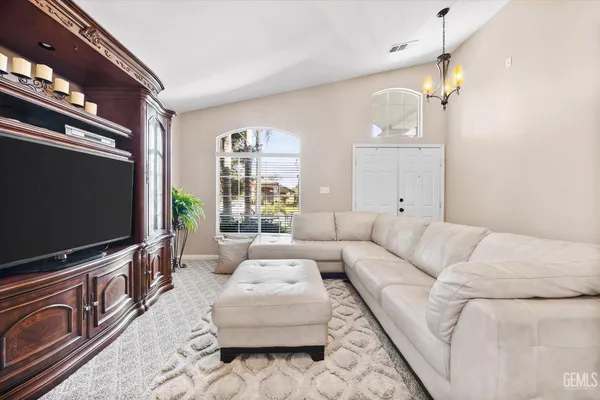 $619,000 | Undisclosed Address, Bakersfield, CA 93312