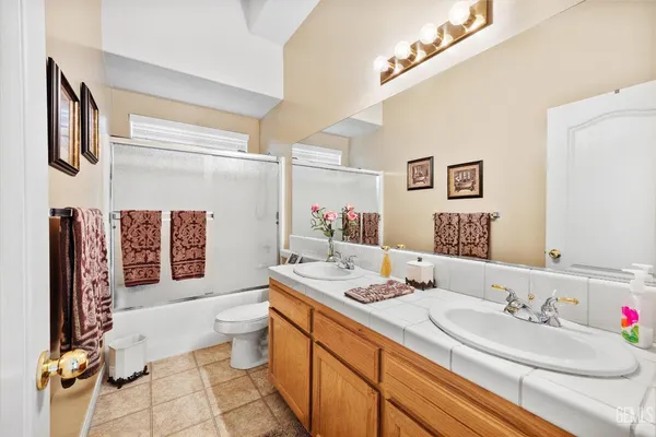 $619,000 | Undisclosed Address, Bakersfield, CA 93312