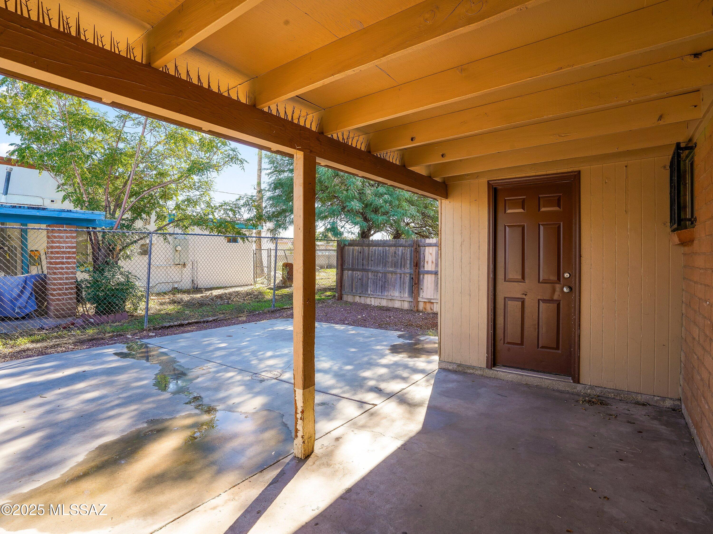 2001 South 3rd Avenue Tucson, AZ 85713 - Photo 20 of 42 a view of a porch