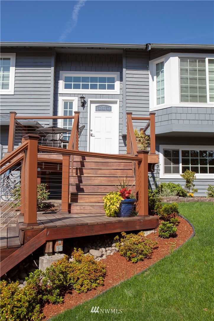 516 Edmonds Court Northeast Renton, WA 98056 - Photo 2 of 25