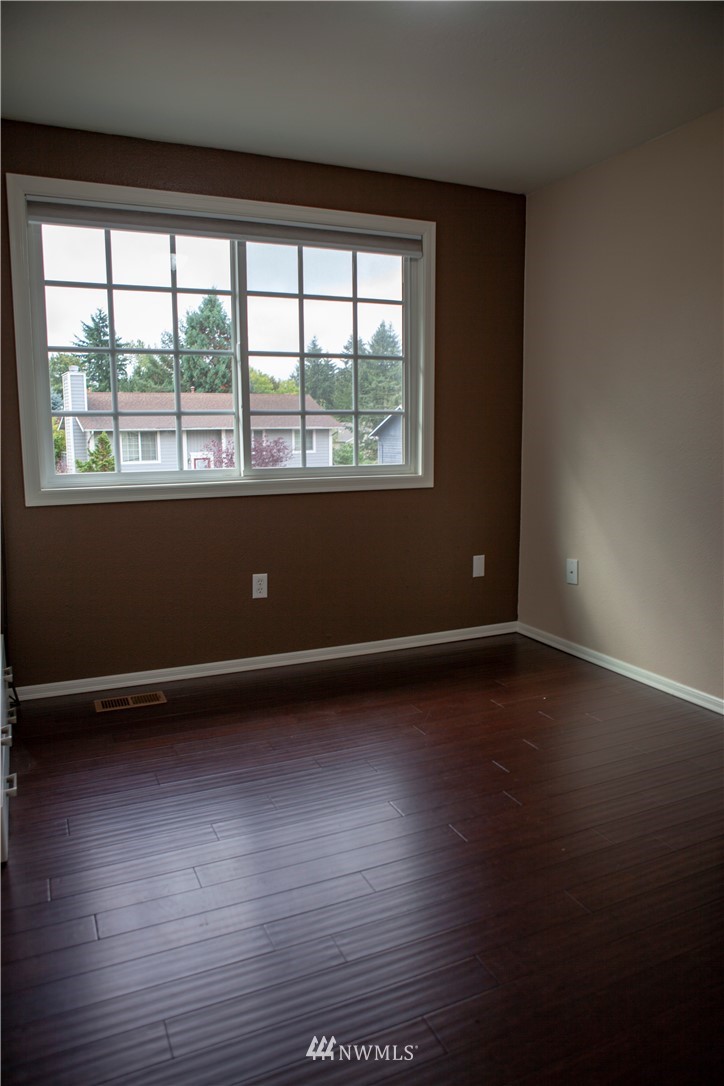 516 Edmonds Court Northeast Renton, WA 98056 - Photo 13 of 25