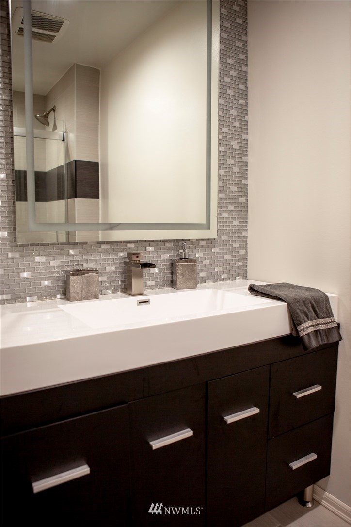 516 Edmonds Court Northeast Renton, WA 98056 - Photo 14 of 25