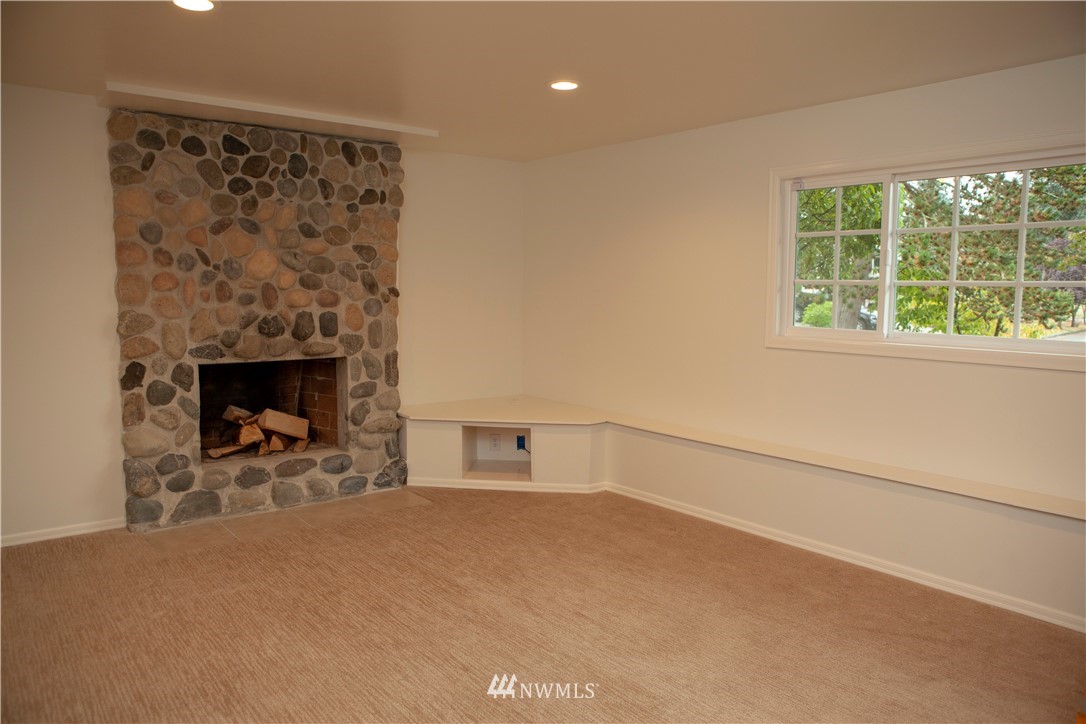 516 Edmonds Court Northeast Renton, WA 98056 - Photo 16 of 25