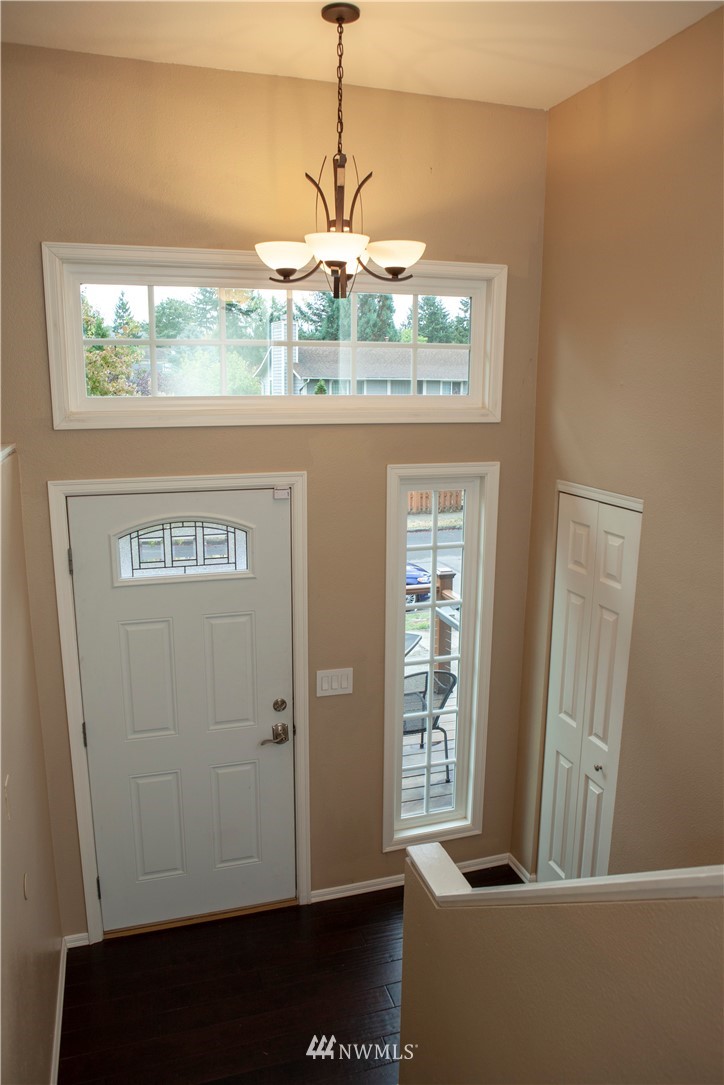 516 Edmonds Court Northeast Renton, WA 98056 - Photo 3 of 25