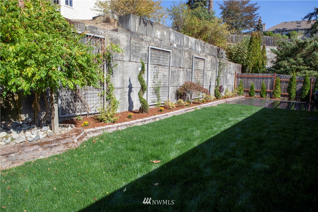 516 Edmonds Court Northeast Renton, WA 98056 - Photo 23 of 25
