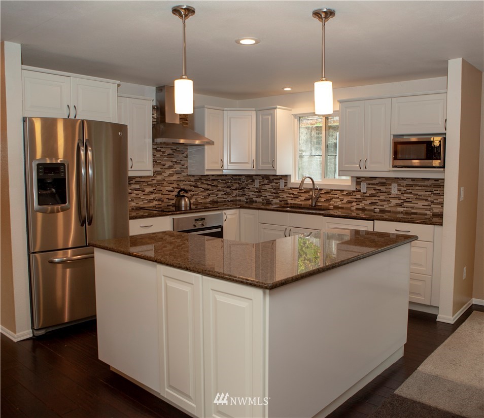 516 Edmonds Court Northeast Renton, WA 98056 - Photo 4 of 25