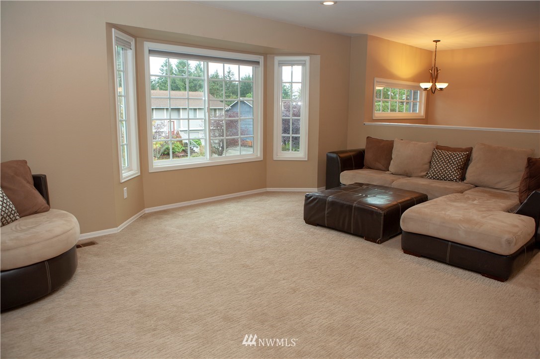 516 Edmonds Court Northeast Renton, WA 98056 - Photo 8 of 25