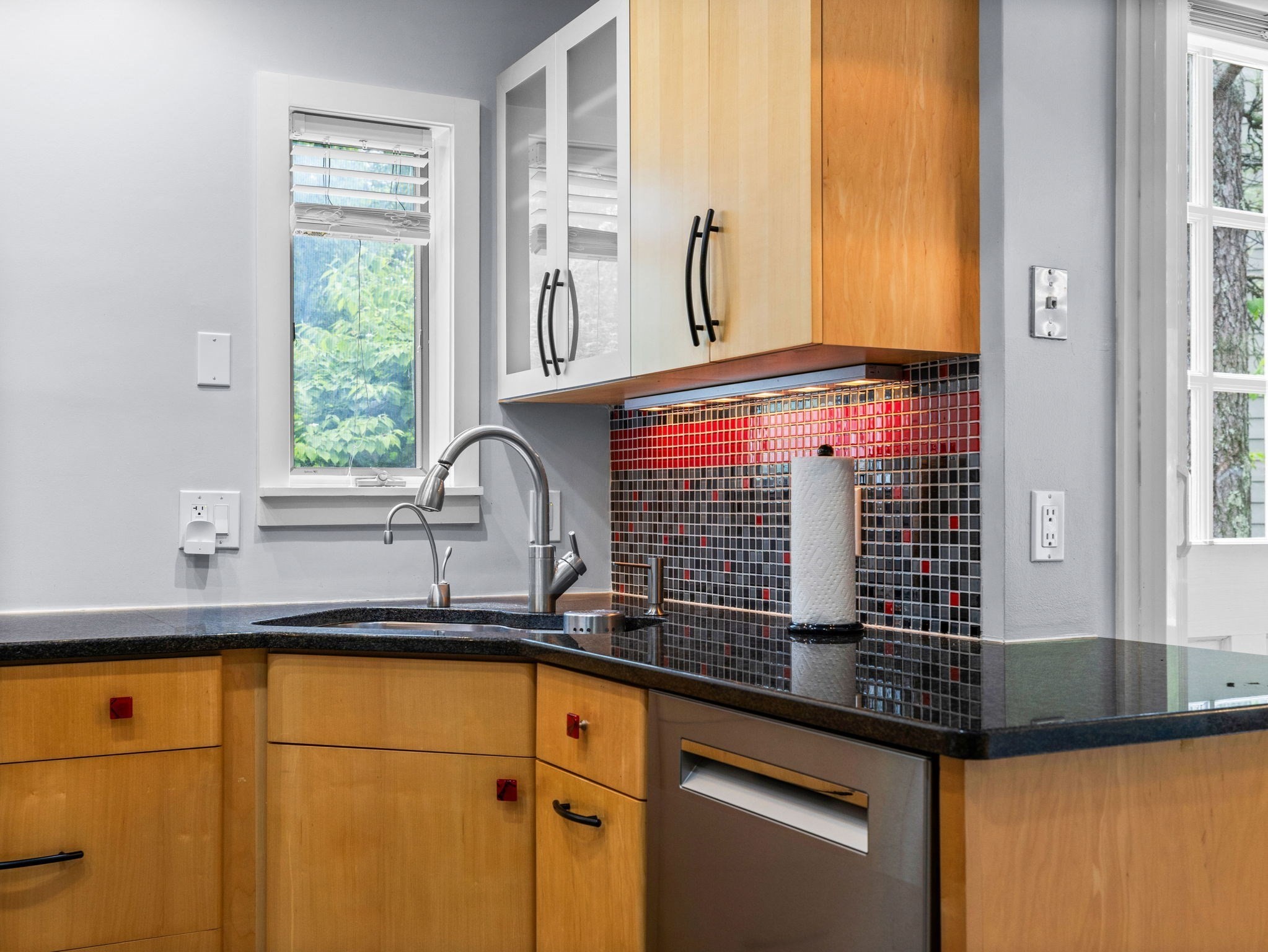 2 Benjamin Place, Unit 2 Brookline, MA 02467 - Photo 10 of 37 Gallery Image 10