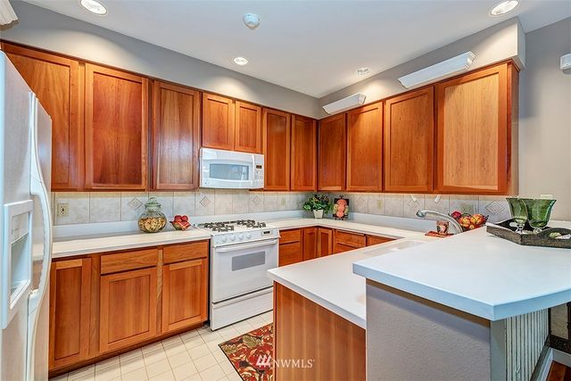 $610,000 | 15622 Northeast 91st Way, Unit B501, Redmond, WA 98052