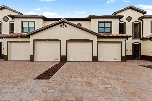 a view of garage yard