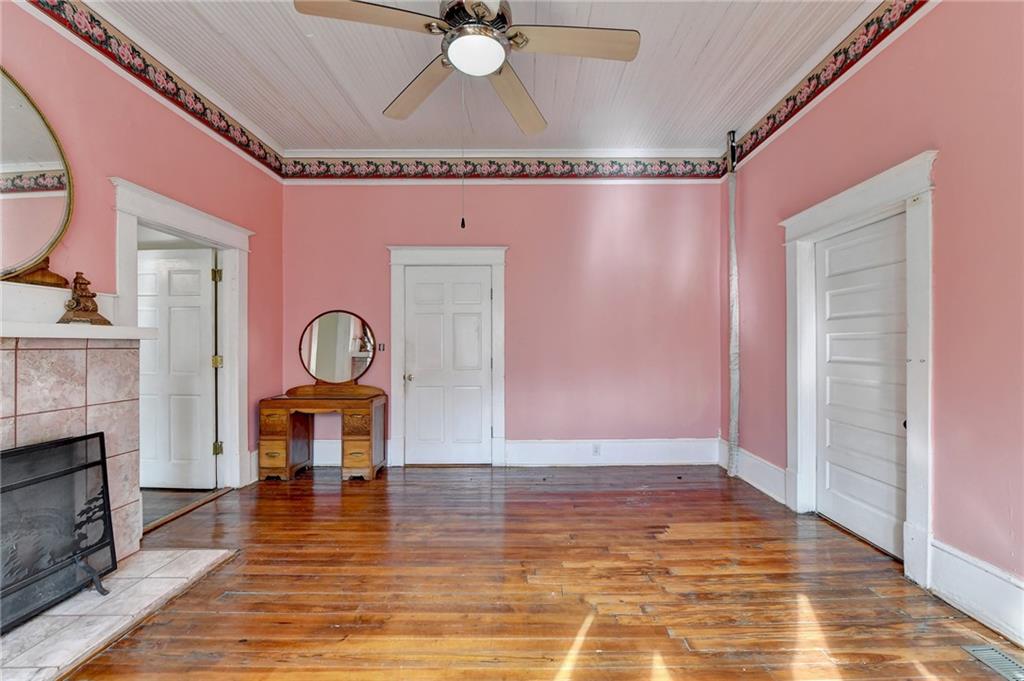 221 Plainview Road Jefferson, GA 30549 - Photo 24 of 87 a view of a livingroom with wooden floor