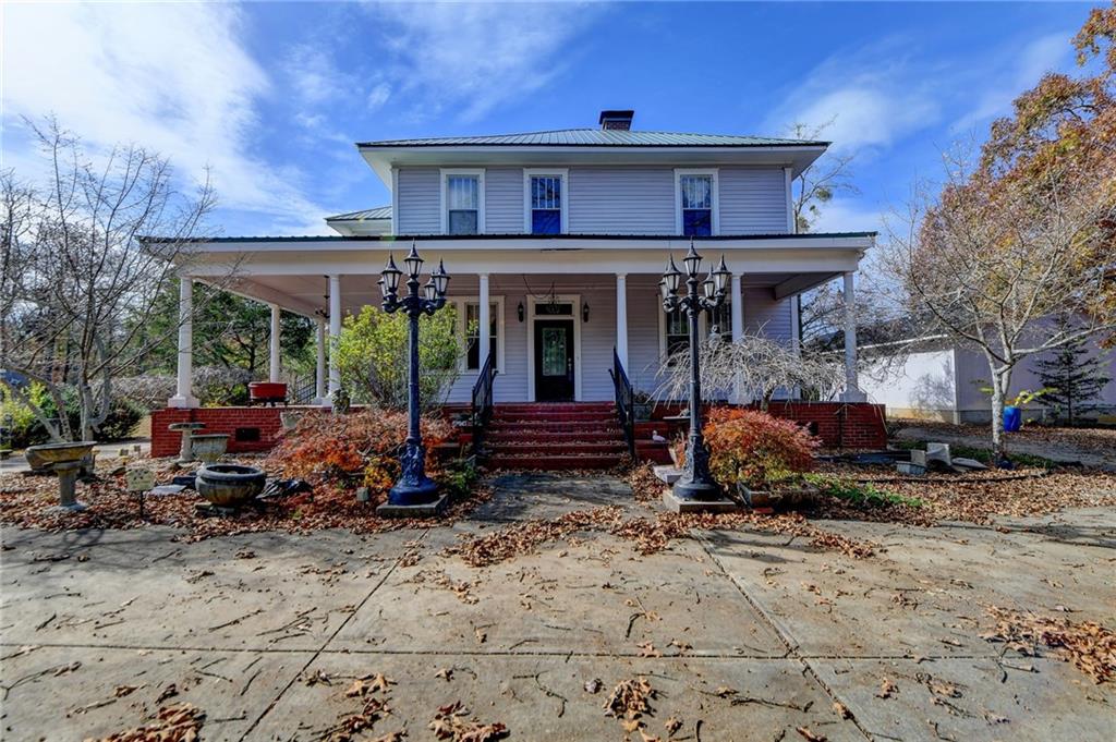 221 Plainview Road Jefferson, GA 30549 - Photo 7 of 87 a front view of a house with garden