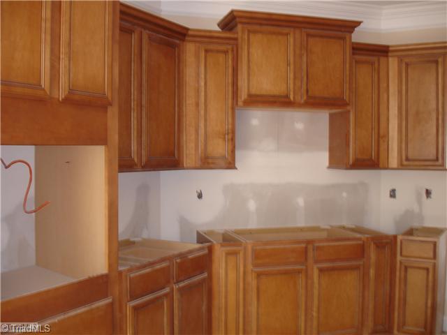 5537 Salem View Road Pfafftown, NC 27040 - Photo 4 of 6 Kitchen.