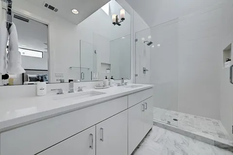 $675,000 | 3406 East 17th Street, Unit 5, Austin, TX 78721