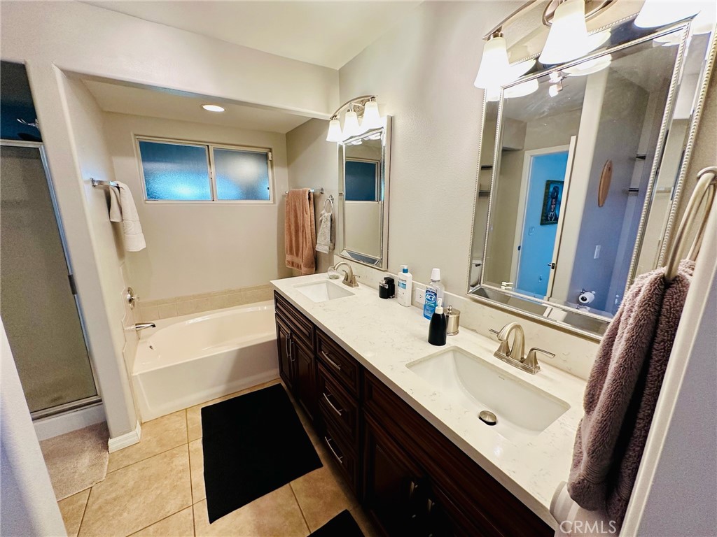 67810 Ontina Road Cathedral City, CA 92234 - Photo 23 of 43 a bathroom with a sink a tub and a mirror