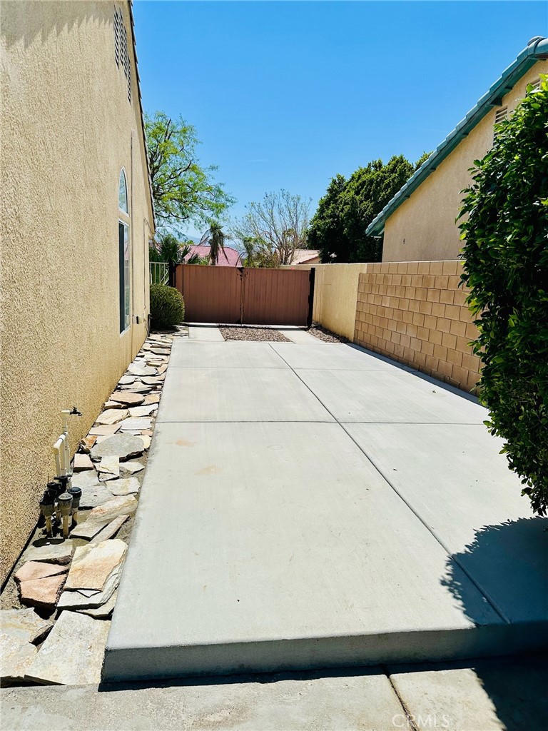 67810 Ontina Road Cathedral City, CA 92234 - Photo 41 of 43 a terrace with outdoor space