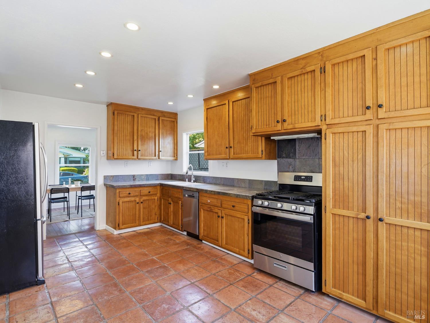 433 Lincoln Street Santa Rosa, CA 95401 - Photo 7 of 21