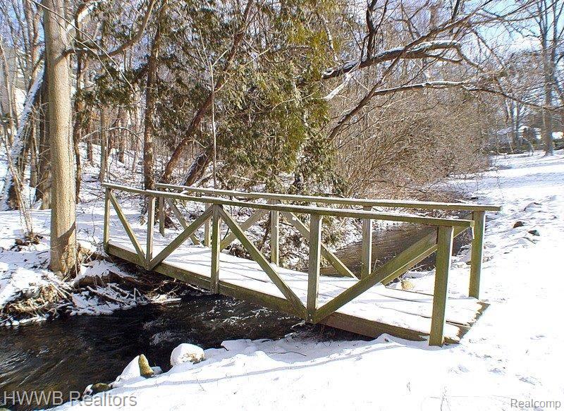 606 Overbrook Road Bloomfield Hills, MI 48302 - Photo 4 of 18 winter (3).jpg