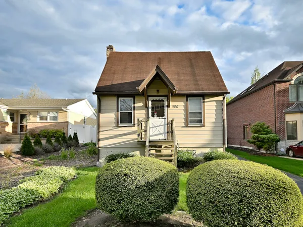$349,900 | 586 West Armitage Avenue, Elmhurst, IL 60126