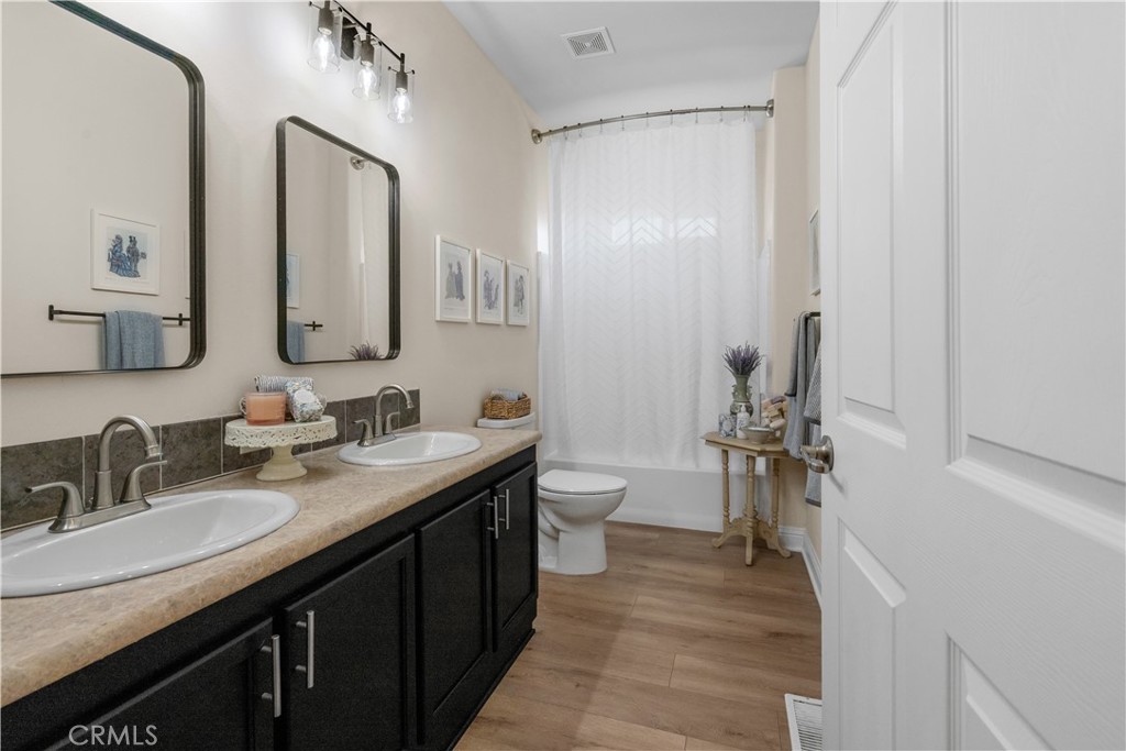 6480 Katherine, Unit 63 Simi Valley, CA 93063 - Photo 28 of 44 Second Full Bathroom