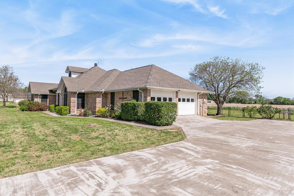 271 VZ County Road Canton, TX 75103 - Photo 4 of 40 a front view of house with yard and trees in the background