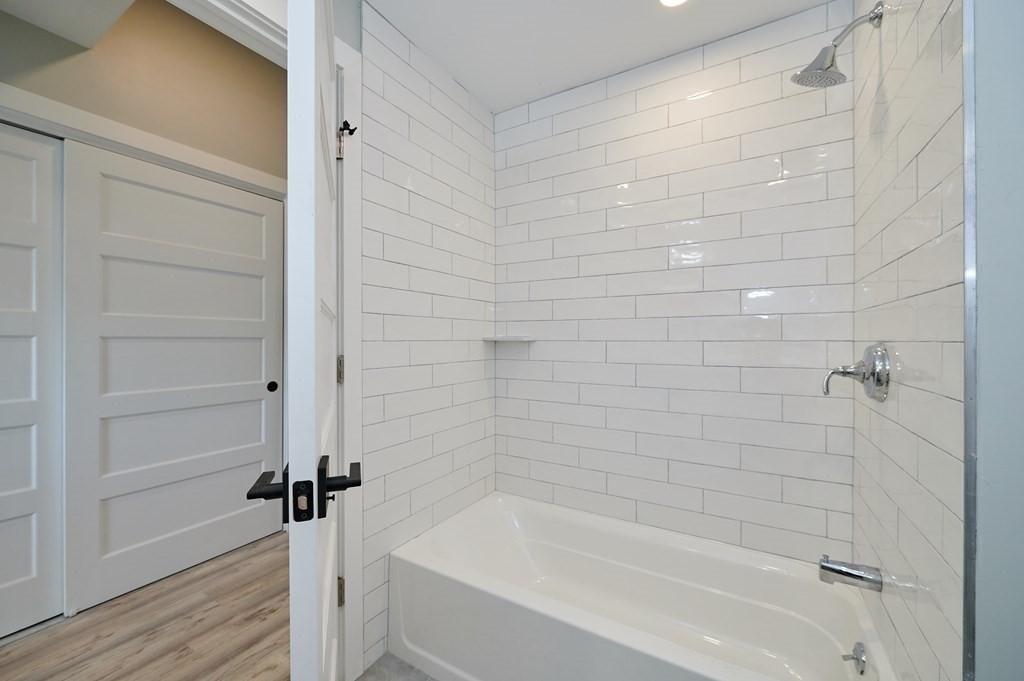 96 Cottage Street, Unit PARLOR Boston, MA 02128 - Photo 10 of 15 a bathroom with a bathtub