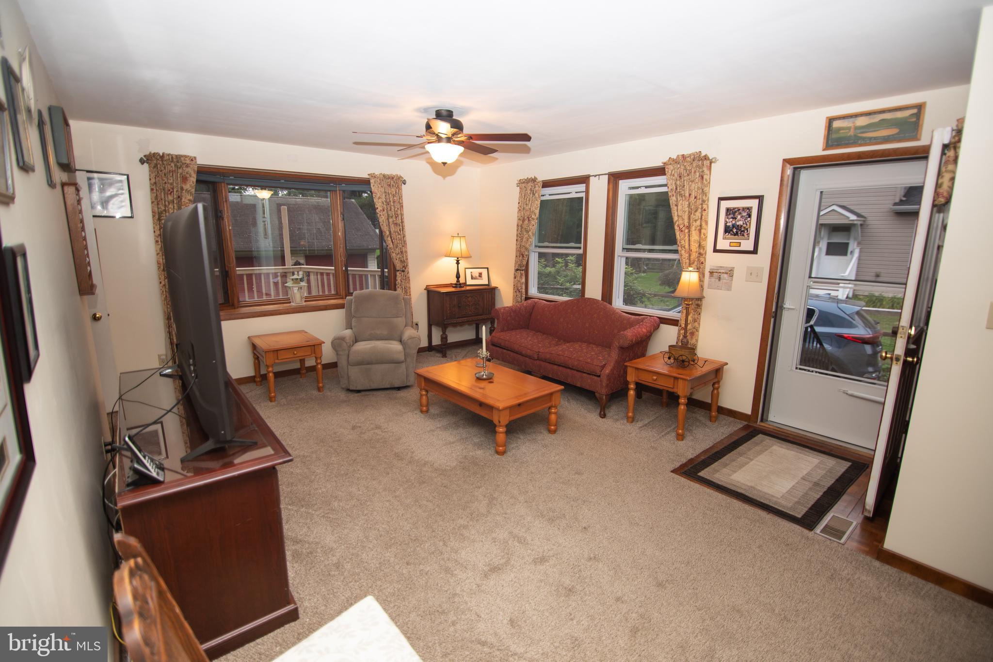 1176 Cambridge Road Warminster, PA 18974 - Photo 23 of 41