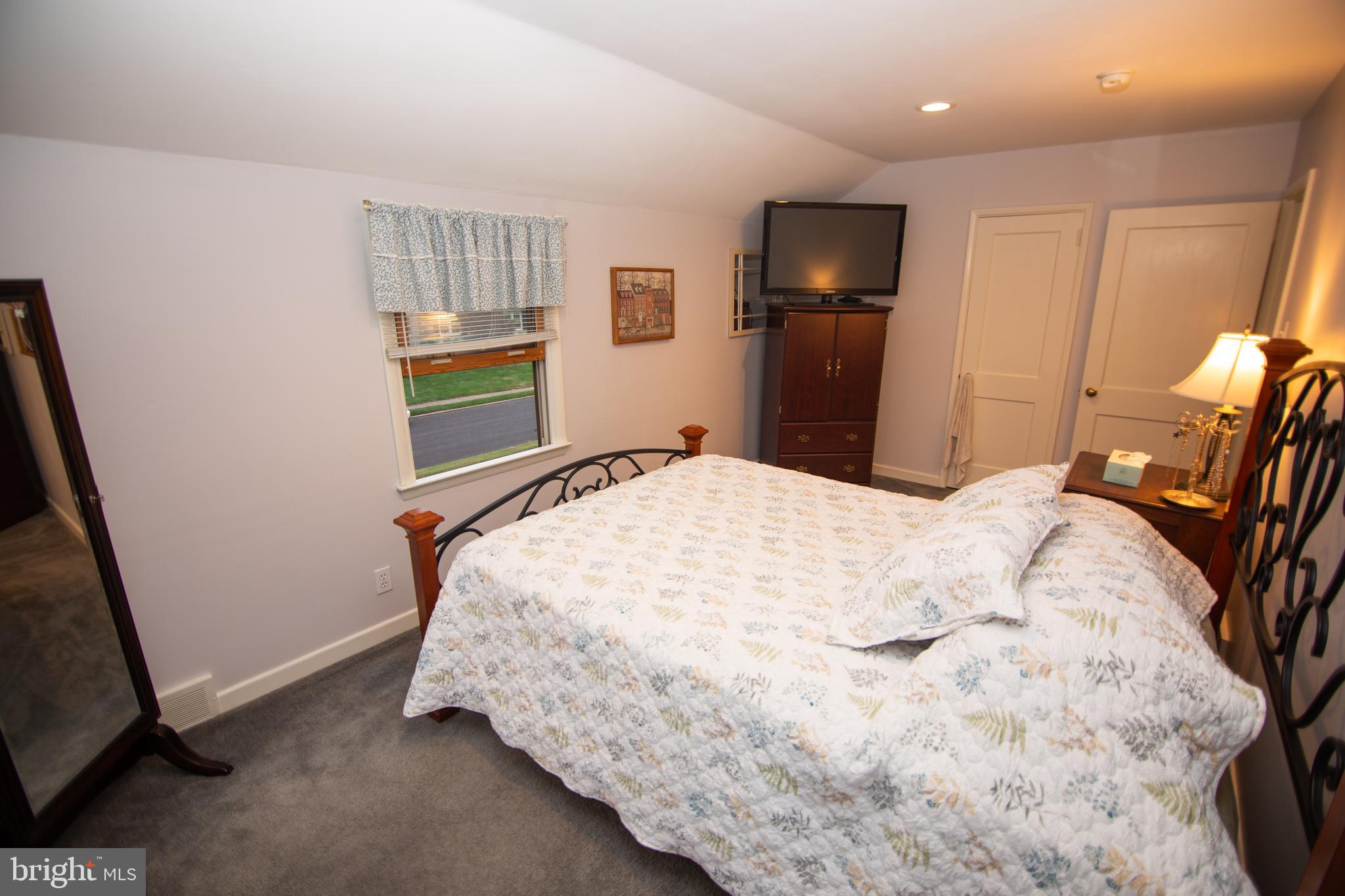 1176 Cambridge Road Warminster, PA 18974 - Photo 31 of 41