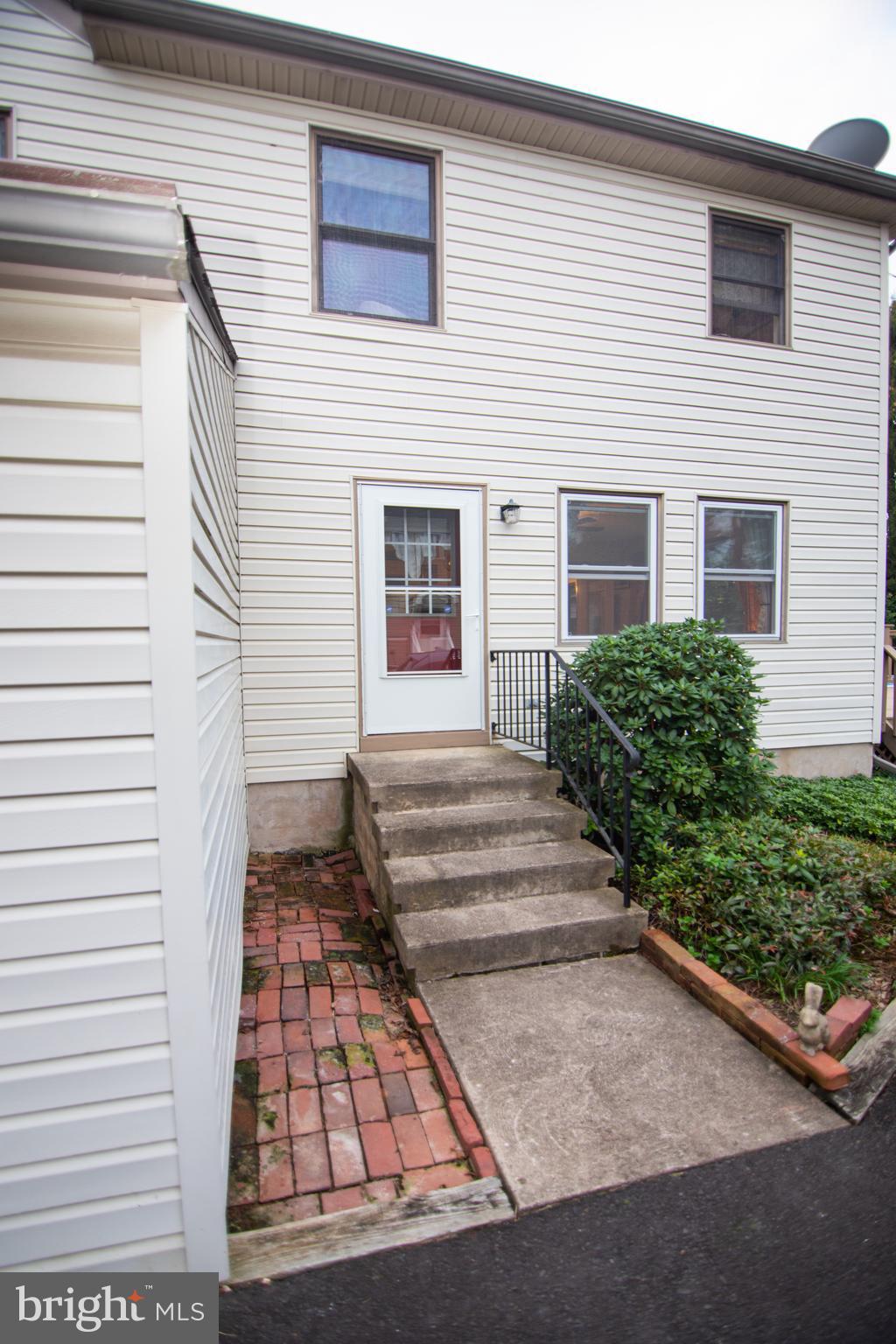 1176 Cambridge Road Warminster, PA 18974 - Photo 7 of 41