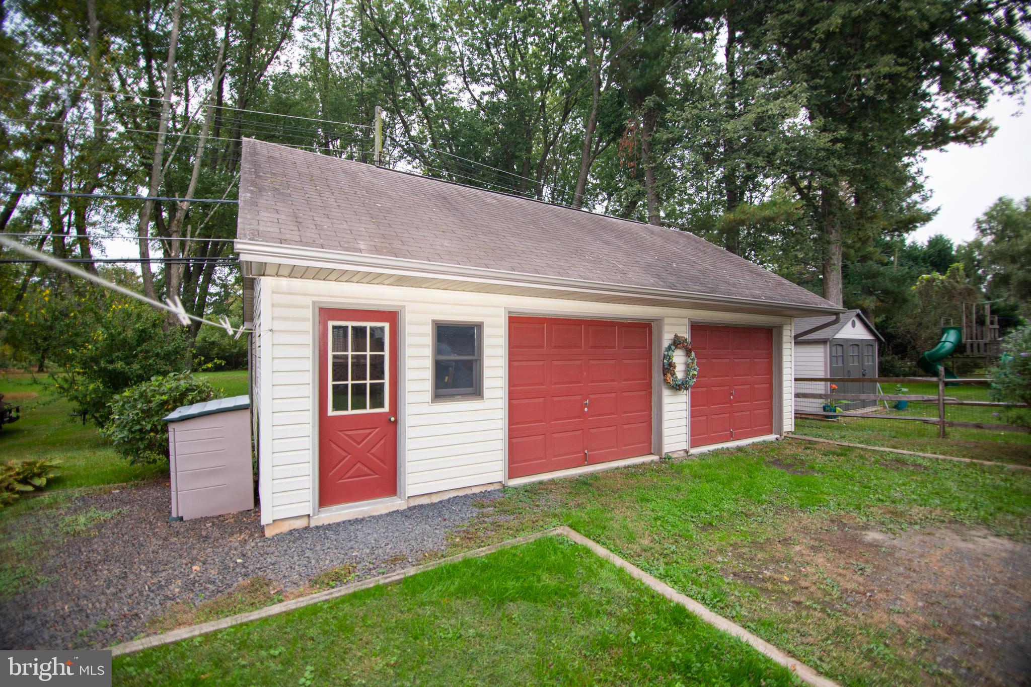 1176 Cambridge Road Warminster, PA 18974 - Photo 8 of 41