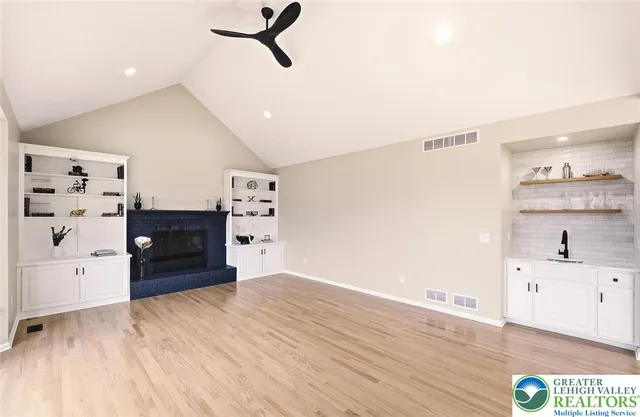 $949,900 | 2243 Oakwood Court, Fogelsville, PA 18051