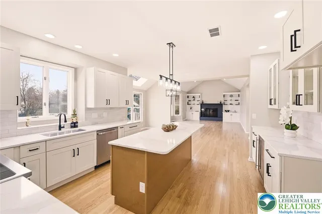 $949,900 | 2243 Oakwood Court, Fogelsville, PA 18051