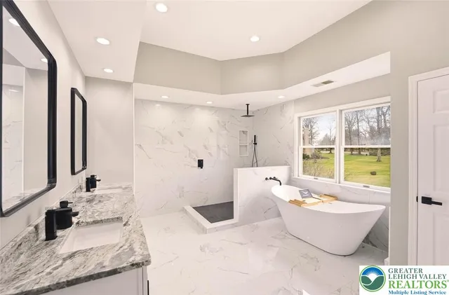 $949,900 | 2243 Oakwood Court, Fogelsville, PA 18051