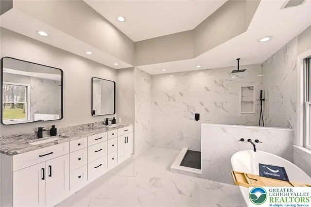 $949,900 | 2243 Oakwood Court, Fogelsville, PA 18051