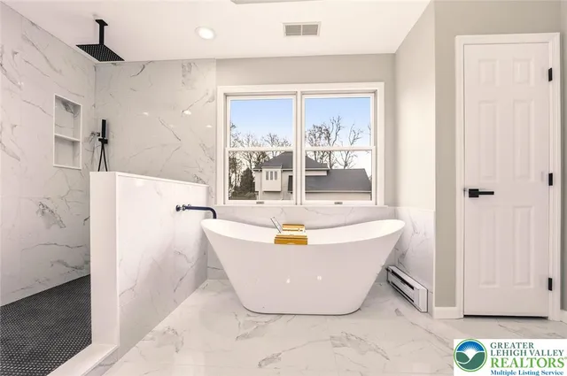 $949,900 | 2243 Oakwood Court, Fogelsville, PA 18051