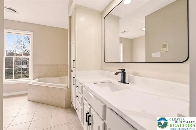 $949,900 | 2243 Oakwood Court, Fogelsville, PA 18051