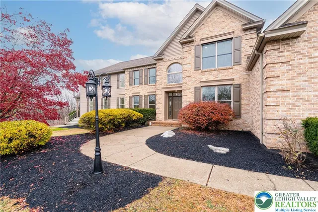 $949,900 | 2243 Oakwood Court, Fogelsville, PA 18051