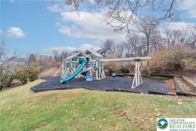 $949,900 | 2243 Oakwood Court, Fogelsville, PA 18051