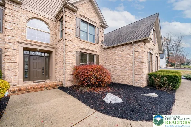 $949,900 | 2243 Oakwood Court, Fogelsville, PA 18051